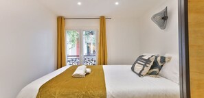 6 bedrooms, in-room safe, desk, iron/ironing board