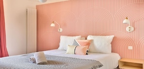 6 Schlafzimmer, Zimmersafe, Schreibtisch, Bügeleisen/Bügelbrett