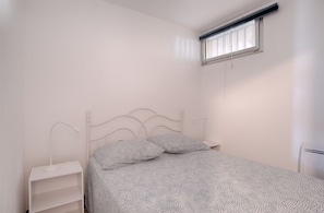 1 chambre, fer et planche Ă repasser