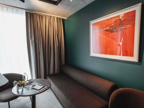 小型套房, 1 张特大床和 1 张沙发床 (Lounge) | 迷你吧、特色装修、隔音、免费 WiFi