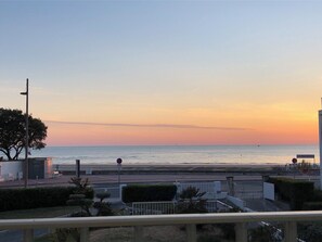 Beach nearby - Luxury apartment with beautiful view of the sea and the beach of Royan (Saint-Georges-de-Didonne)