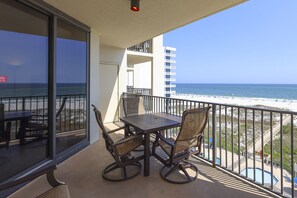 Outdoor dining - 🌊Phoenix VIII 8601 - Beautiful Gulf Front Condo🌊 (Orange Beach)