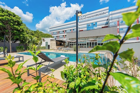 Outdoor pool. Rio Hotel by Bourbon Indaiatuba