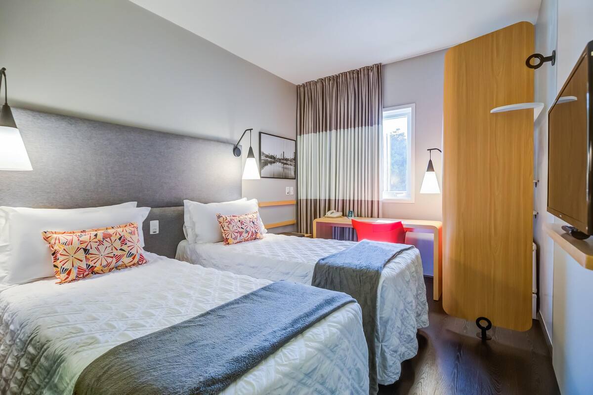 1 chambre, chambres insonorisées, Wi-Fi gratuit, draps fournis