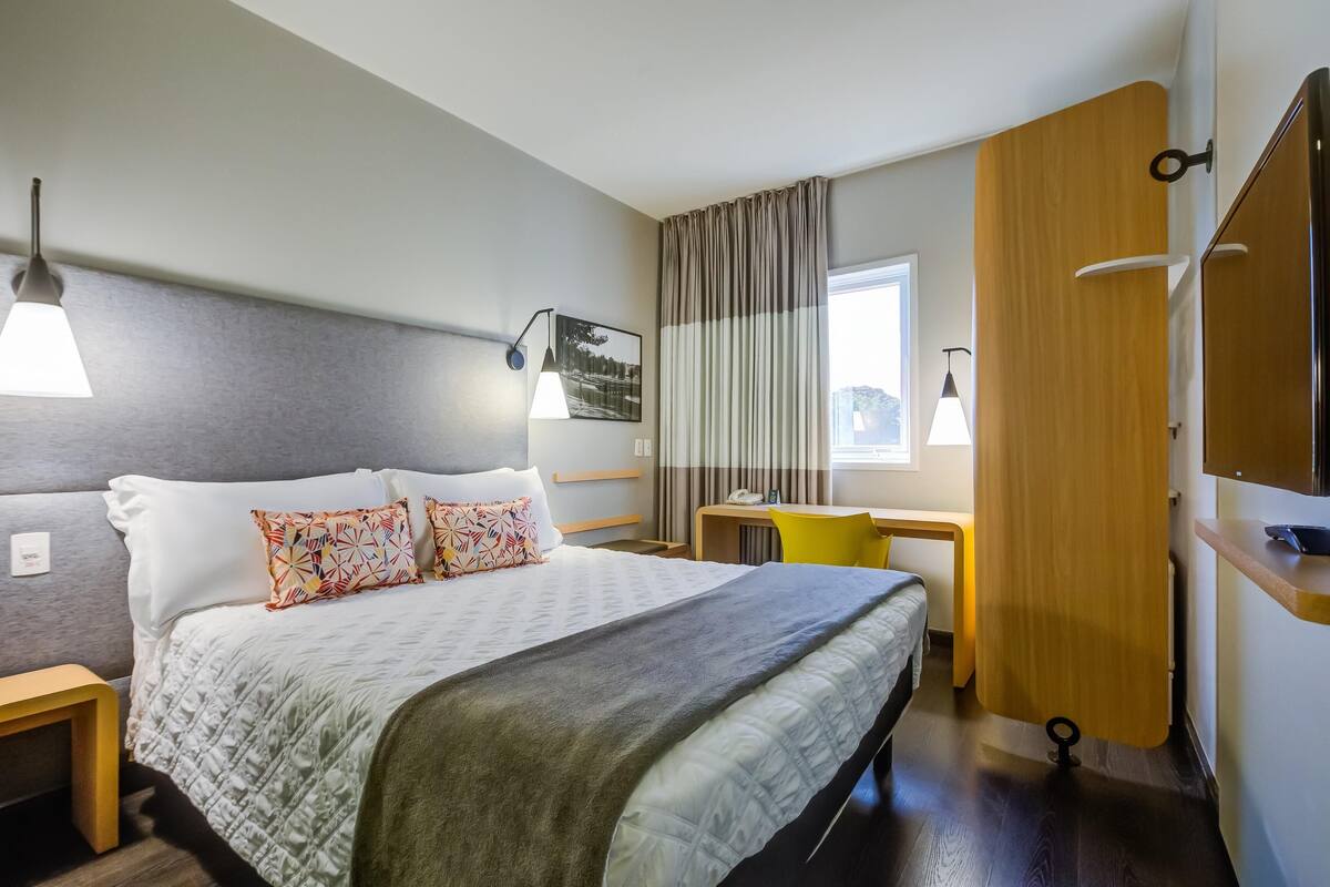 1 chambre, chambres insonorisées, Wi-Fi gratuit, draps fournis