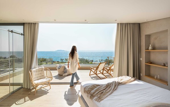 4 makuuhuonetta, tallelokero huoneessa, silitysrauta/-lauta