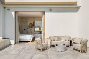 4 chambres, coffres-forts dans les chambres, fer et planche à repasser