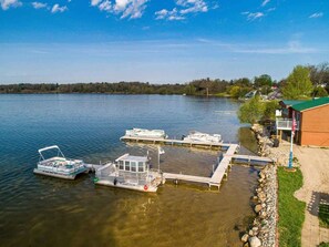 Marina - Newly renovated with hot tub and lake (Fife Lake)