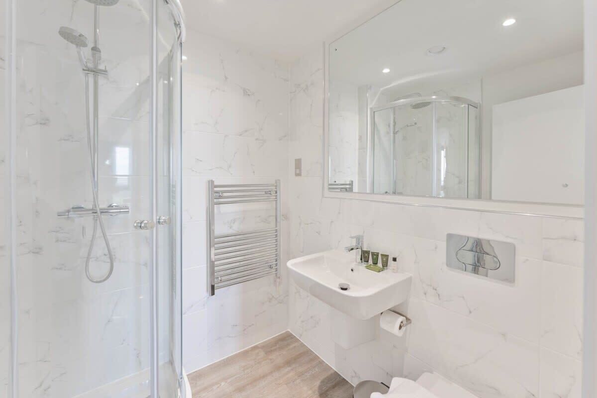 Bathtub, hair dryer, towels