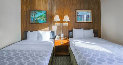 Love Hotels Silver Street by OYO at Hurley WI