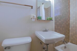 Suihku, ilmaiset hygieniatuotteet, pyyhkeet