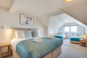 3 bedrooms, iron/ironing board, free WiFi, bed sheets