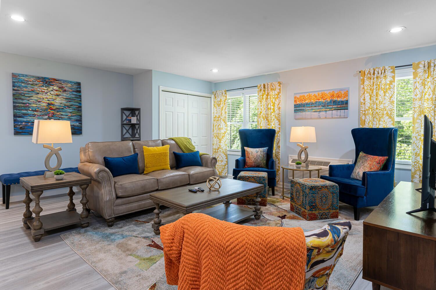 ROMANTIC, LOVELY, LARGE CONDO - NEW TO THE MARKET