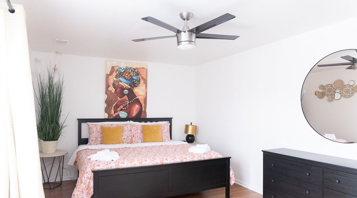 3 عدّة غرف نوم ومكواة/لوح كي وواي فاي مجانًا وملاءات أسرّة