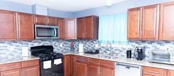 Luxury 3 Bedrooms 2 Bath 10 mins from EWR,  Easy Commute to NYC