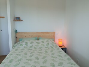 2 bedrooms, desk, free WiFi, bed sheets