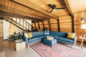 Téléviseur, foyer, chaîne audio, bureau