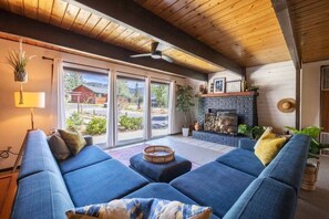 TV, fireplace, stereo, offices - Torii Alpine Home! Big Bear Lake - Hot tub & Yard! (San Bernardino County)