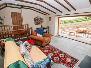 Cottage | Living room | Fireplace