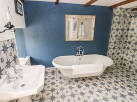 Cottage | Bathroom | Shower