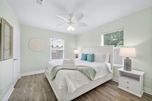 5 bedrooms, desk, iron/ironing board, travel crib