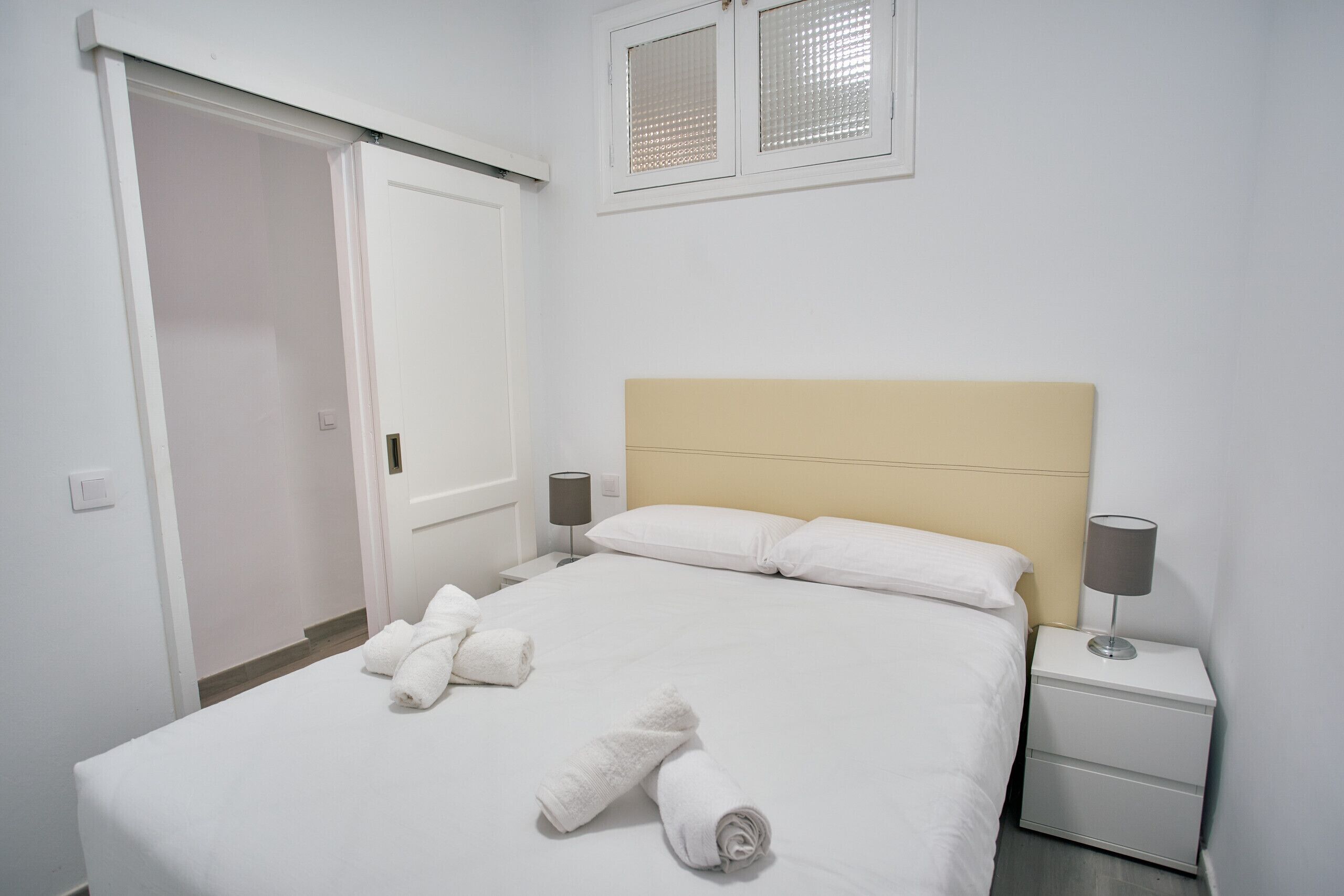 1 slaapkamer, een strijkplank/strijkijzer, gratis wifi, beddengoed