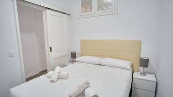 1 slaapkamer, een strijkplank/strijkijzer, gratis wifi, beddengoed