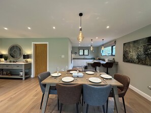 Cottage | Dining