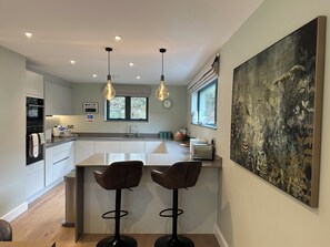 Cottage | Private kitchen | Fridge, dishwasher, electric kettle, toaster - Primrose (Bodmin)