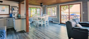 Lakefront Cottage on Shawano Lake — Family Friendly, Sunset Views & Kayaks