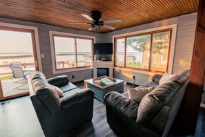 Smart TV, fireplace, DVD player, books