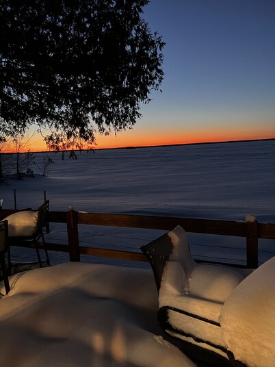 Lakefront cottage — Fireplaces, Fall Colors & 30 minutes from Lambeau Field