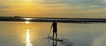 Modern lakefront cottage. Great for kayaking, paddleboarding, fishing & swimming