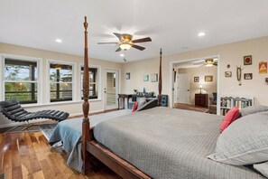4 habitaciones, escritorio, tabla de planchar con plancha y wifi gratis 