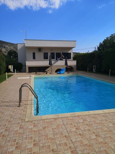 Beautiful villa with large pool near the beach