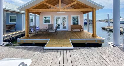 Zen! Refreshing! Spotless! Relaxing! Welcoming! Well-appointed! Dock your boat!