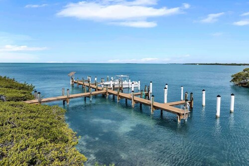 Gulf-Front Condo w/ Pool, Dock & Stunning Sea Views