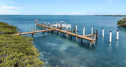Gulf-Front Condo w/ Pool, Dock & Stunning Sea Views