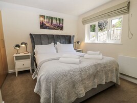 3 bedrooms, individually decorated, individually furnished, free WiFi