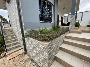 Property grounds - Magnificent house in quiet residential area (Yaoundé)