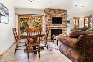Willows Condo C1 | In-room dining