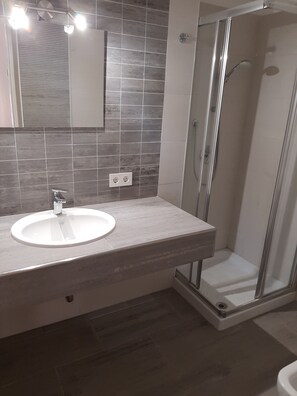 Shower, hair dryer, bidet, towels - House by the sea (Cefalù)