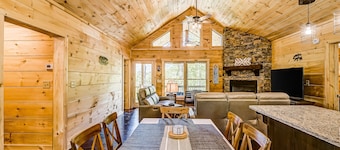Brand-new cabin with mountain views, ping-pong, Wifi, AC, & firepit