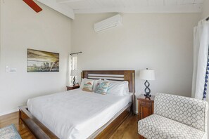 4 bedrooms, desk, WiFi, bed sheets