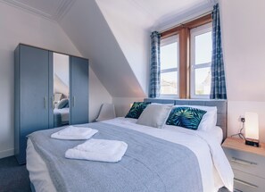 3 chambres, bureau, fer et planche à repasser, Wi-Fi gratuit