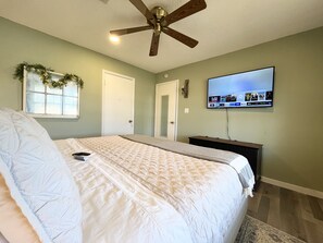 2 bedrooms, desk, iron/ironing board, free WiFi