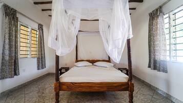 2 bedrooms, premium bedding, desk, blackout drapes