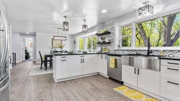 Frigorífic, microones, forn i placa de cuina