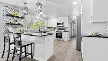 Frigorífic, microones, forn i placa de cuina