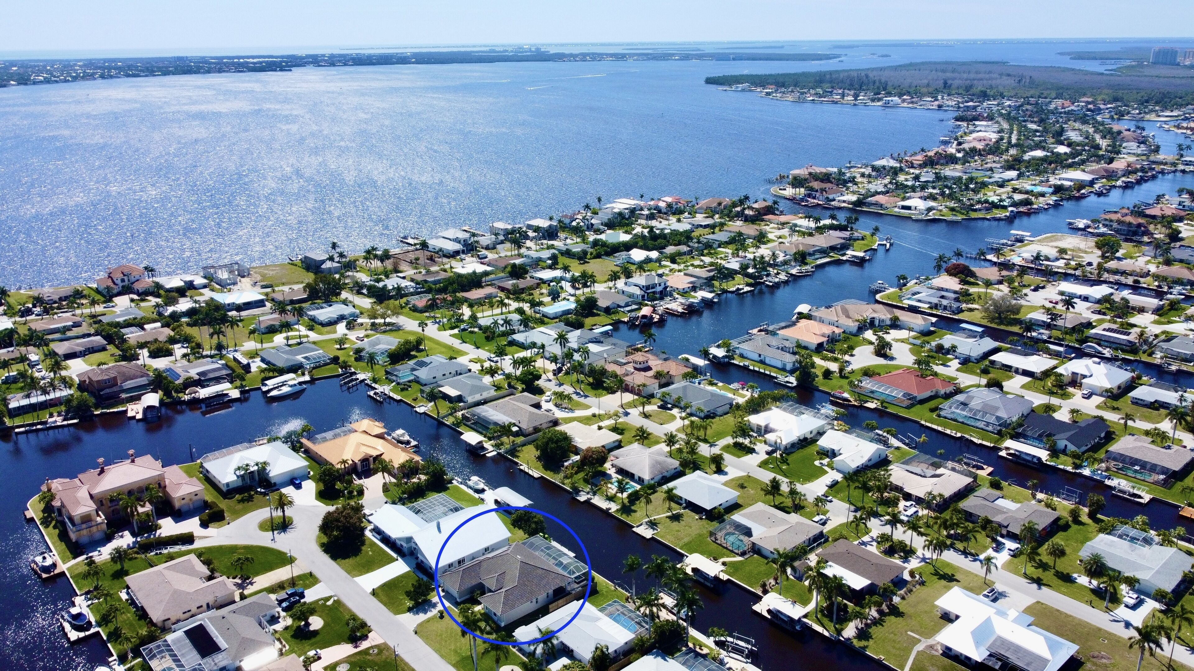 Villa Pure Elegance - new building on water with heated pool/spa, for boaters